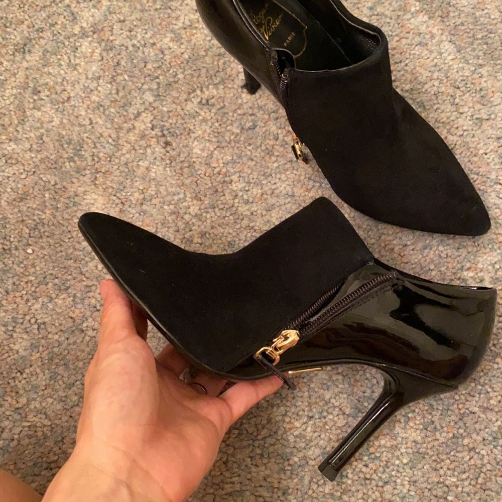 Preloved leather black low ankle high heel bootie